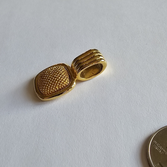 Vintage pendant gold tone slider textured rounded corners square womens - Picture 6 of 9